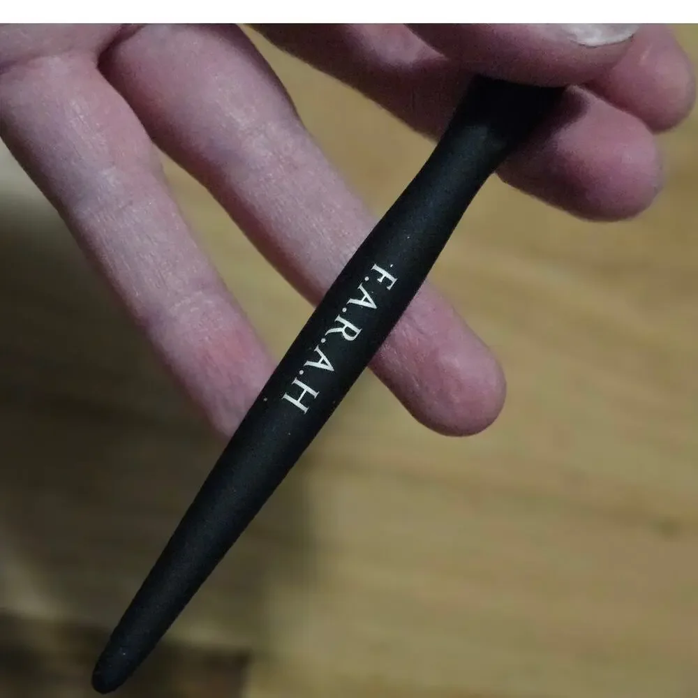 F.A.R.A.H. Countour Brush 218M ~ NEW